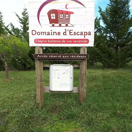 Üdülőpark Domaine D'escapa 4*