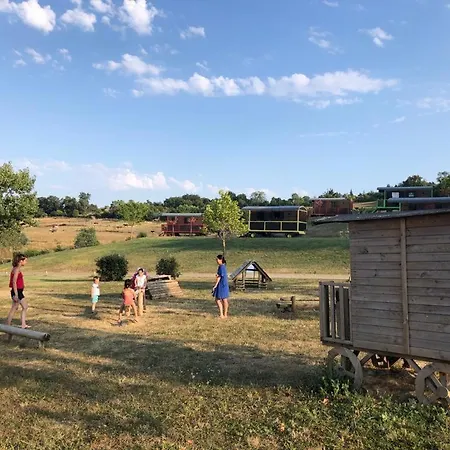 Domaine D'escapa 홀리데이파크 4*