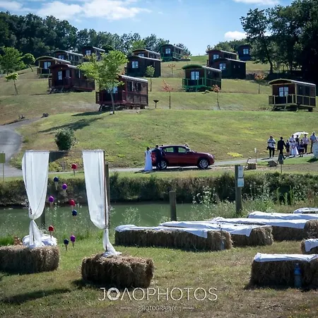 Domaine D'escapa Üdülőpark Estipouy