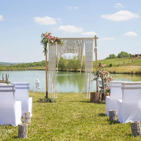 Domaine D'escapa Üdülőpark Estipouy